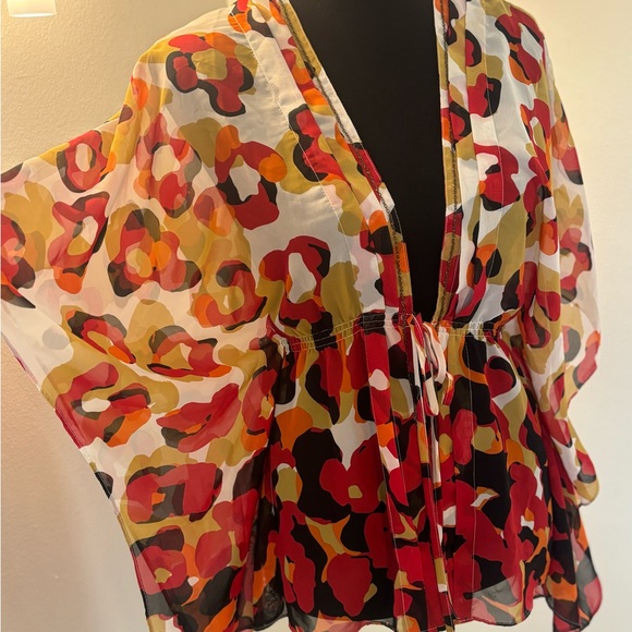 Sheer kimono style top. Tie closure with small chain detail. - Picture 2 of 7